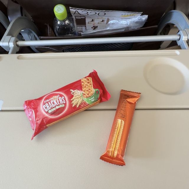 6時間飛行の中、食べすぎ問題✈︎