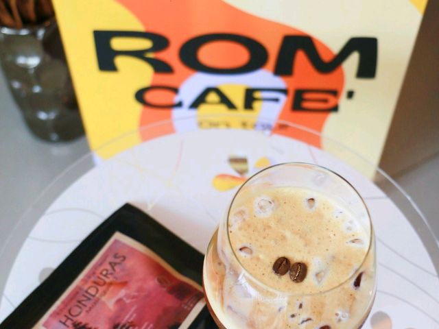 คาเฟ่แบบมีศิลป์ Rom cafe'