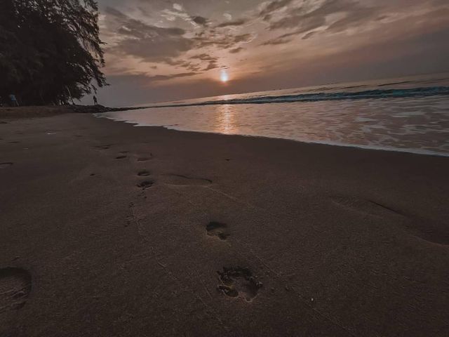 นั่งชิลที่หาดเจ้าสำราญ