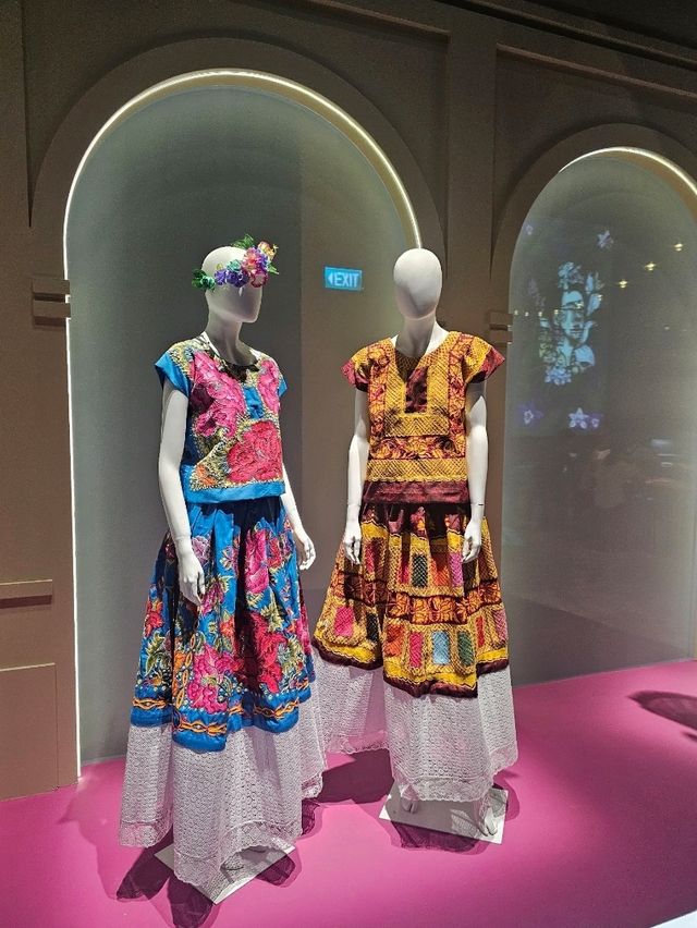 นิทรรศการสุดพิเศษของศิลปิน Frida Kahlo✨️