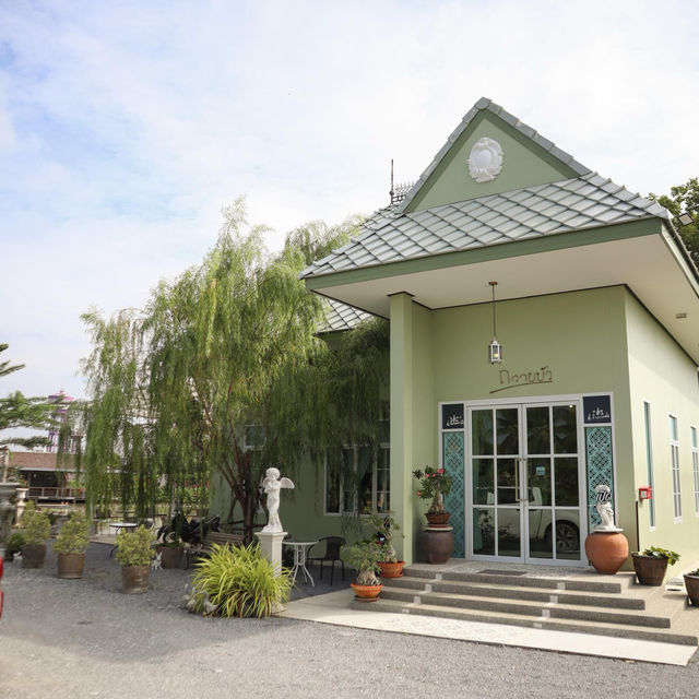 ถวายบัว Thawai Bua Cuisine & Cafe