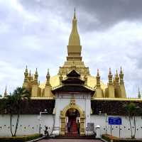 🇱🇦 Pha That Luang - The Iconic Stupa of Vientiane! 🏮