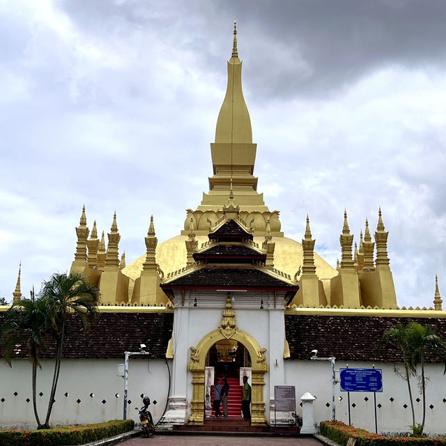 🇱🇦 Pha That Luang - The Iconic Stupa of Vientiane! 🏮