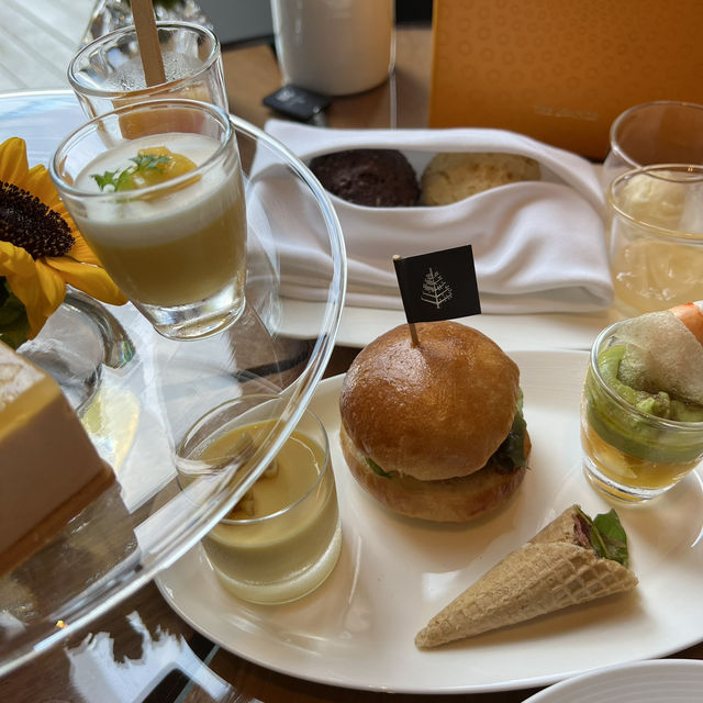 夏をイメージしたアフタヌーンティー🌻🫖