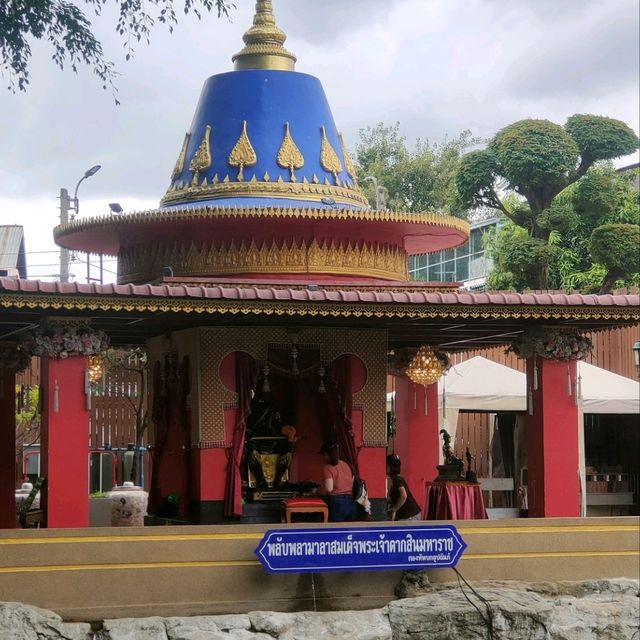 ไหว้พระขอพร รดน้ำมนต์สระน้ไศักดิ์สิทธิ์