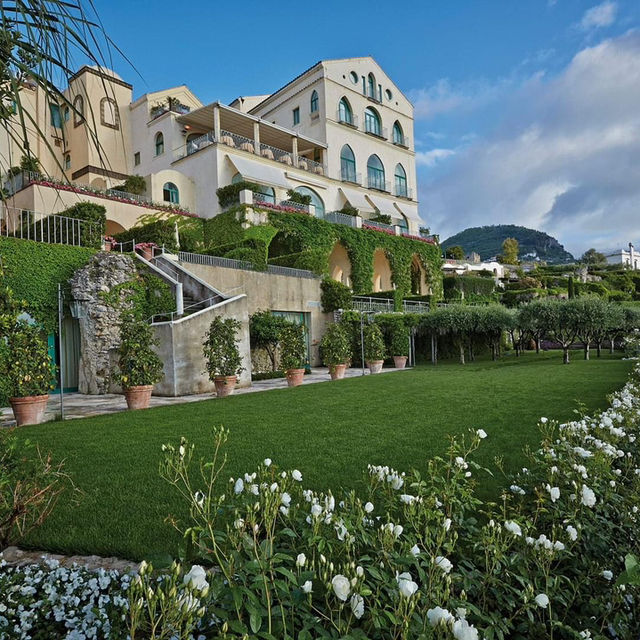 A Cliffside Retreat Offering Ultimate Romance on the Amalfi Coast