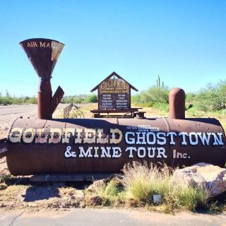 "Goldfield Ghost Town: A Glimpse into Arizona's Mining Past"