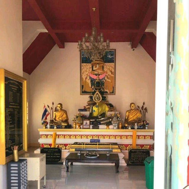 Wat Bot Muang
