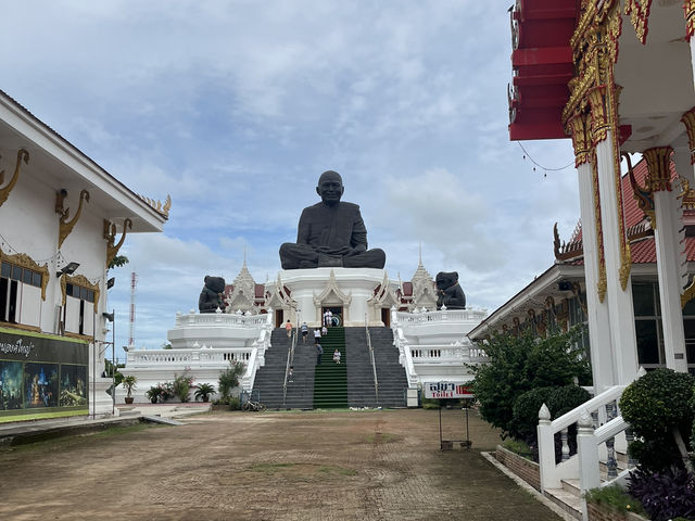 ตลาดน้ำปีกกา หลวงพ่อปานองค์ใหญ่