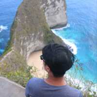 Climbing challenge at Kelingking beach with my sisters