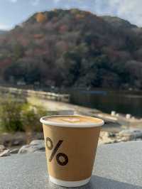 จิบกาแฟพร้อมชมใบไม้เปลี่ยนสีที่ Arabica Arashiyama