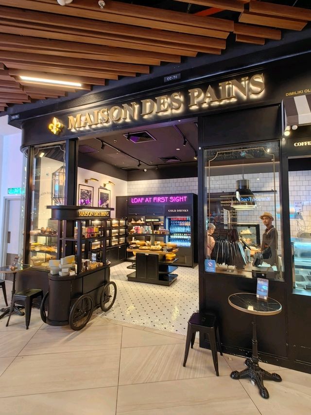 Maison Des Pains, Freshly Baked Pastries in Tropicana Gardens Mall