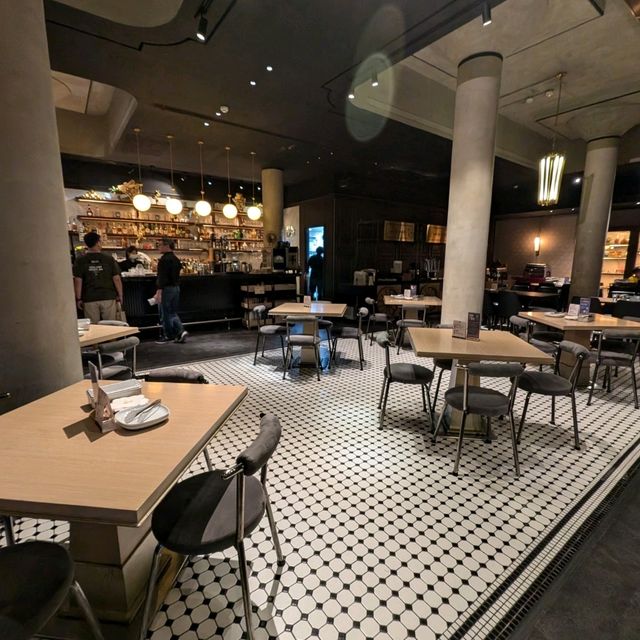 「華山町 餐酒館」藝文特區旁的時尚驛站