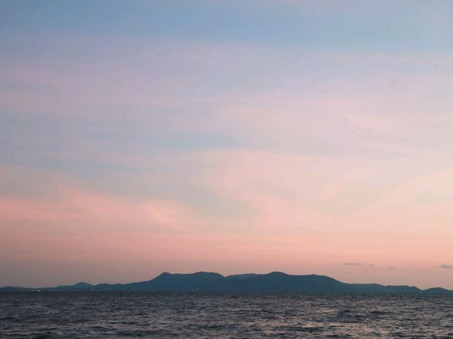ชมพระอาทิตย์ตกที่หาดจอมเทียน
