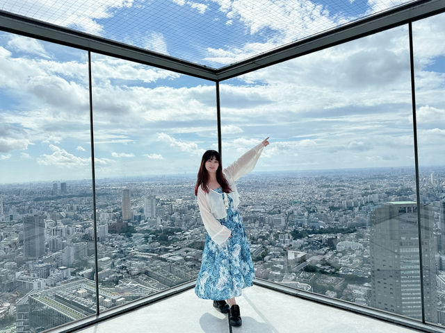 東京涉谷sky景觀台 這邊真的要大推一下！這邊可以俯瞰全東京市區盡收眼底！有樓下玻璃景觀台也有樓上露天景觀
