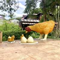 The Chicken Sculture @Betong