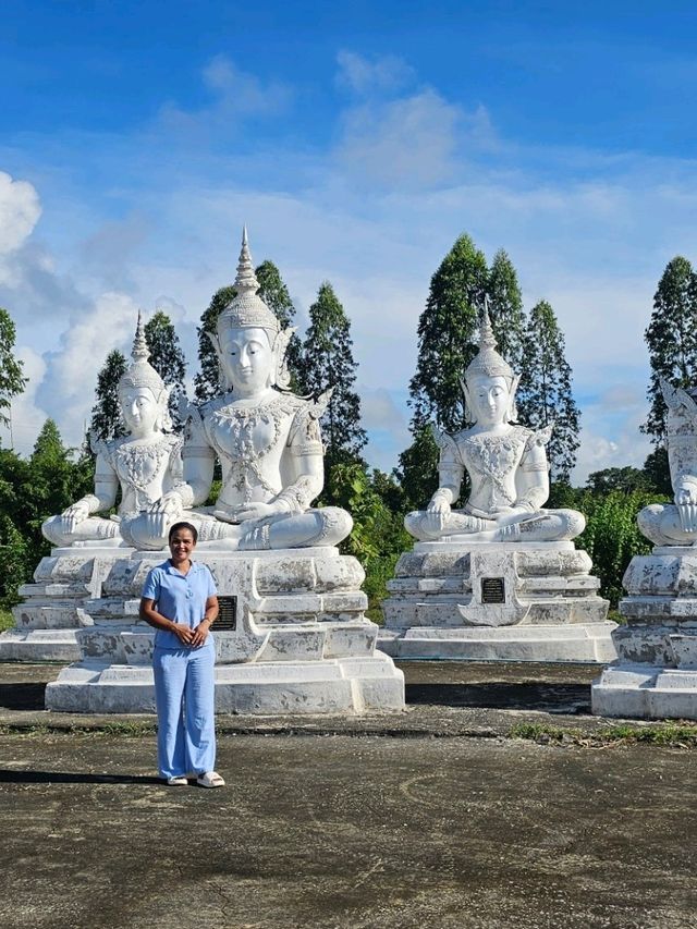 ระหว่างการเดินทางไปวัดพระธาตุหมื่นหิน 