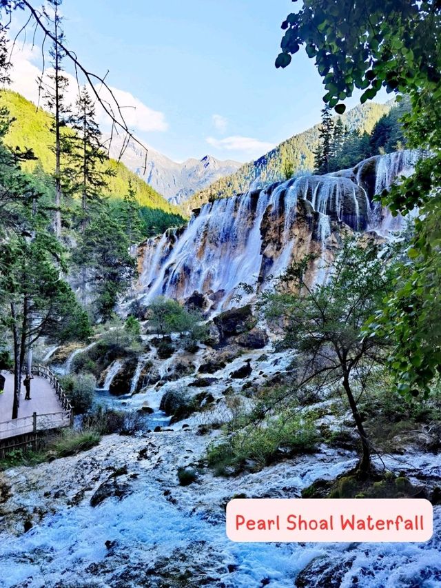 4 Famous Waterfall You must see in Jiuzhauguo