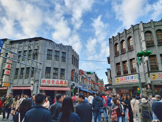 大稻埕與迪化街：懷舊與現代商店 🌅🛍️
