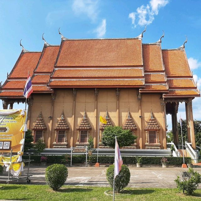 สักการะพระพุทธรูปประจำเมืองกำแพงเพชร