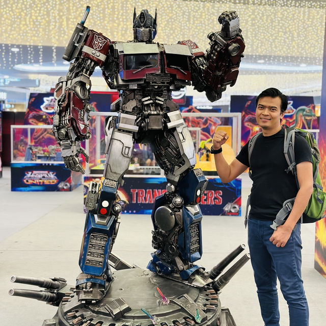 Manila Adventures: Shopping and Bay Views at Mall of Asia!