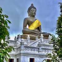 Phra Vihara Luang Pu Thuad Statue Betong