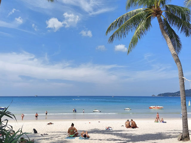 “หาดป่าตอง” ชายหาดที่ไม่เคยหลับใหล จ.ภูเก็ต