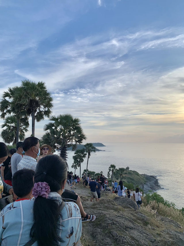 ชมพระอาทิตย์ตกดินที่แหลมพรหมเทพ 🌅