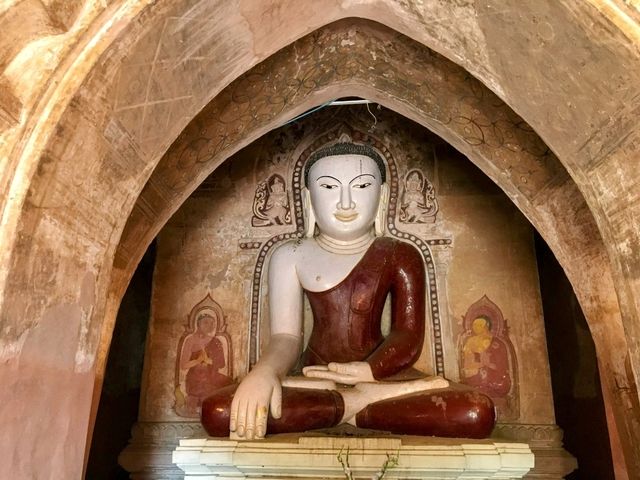 神廟造型的達比努佛塔，彷如歐洲文藝復興的修道院