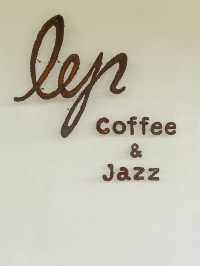 lyn cafe