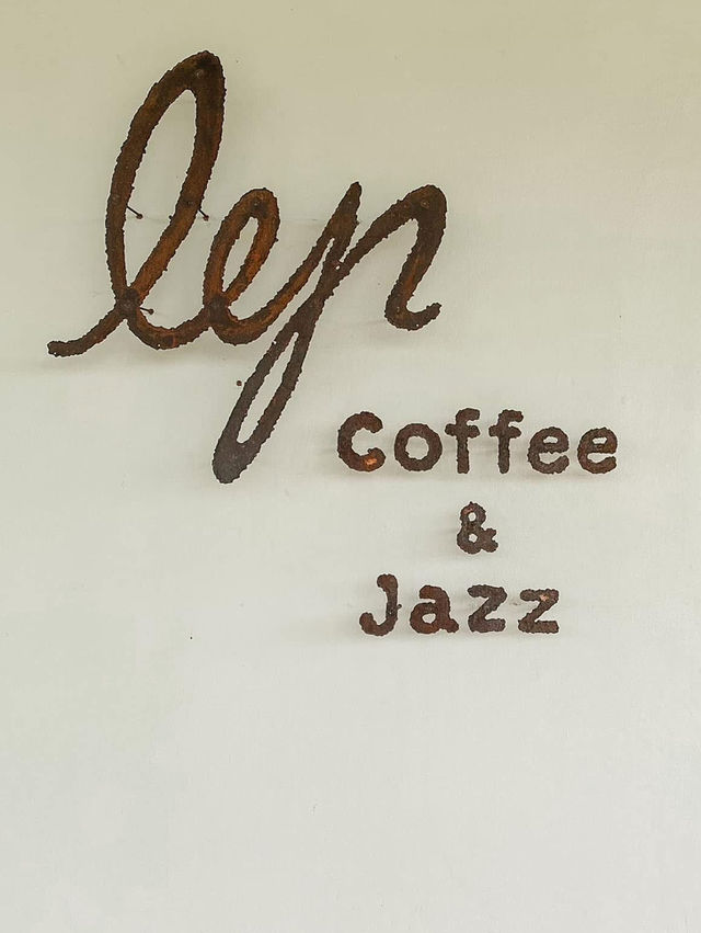 lyn cafe