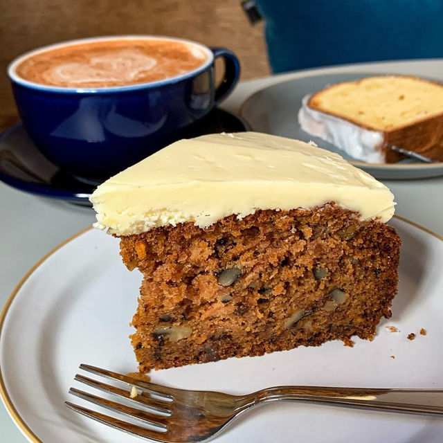 Cafe with delicious baked goods☕️