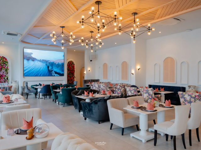 Castaway Restaurant, Café & Pool Bar