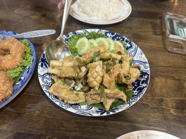 ดินเนอร์อาหารทะเลฟินๆ ที่ร้านนภา ท่าแฉลบ