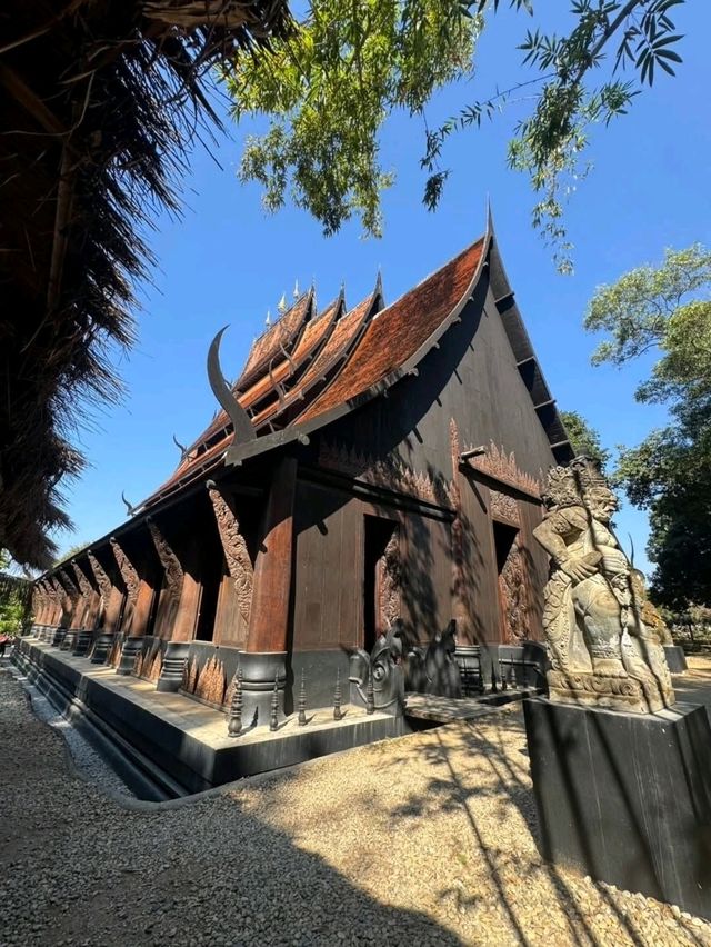清萊黑廟，以地獄和死亡為主題的黑屋博物館