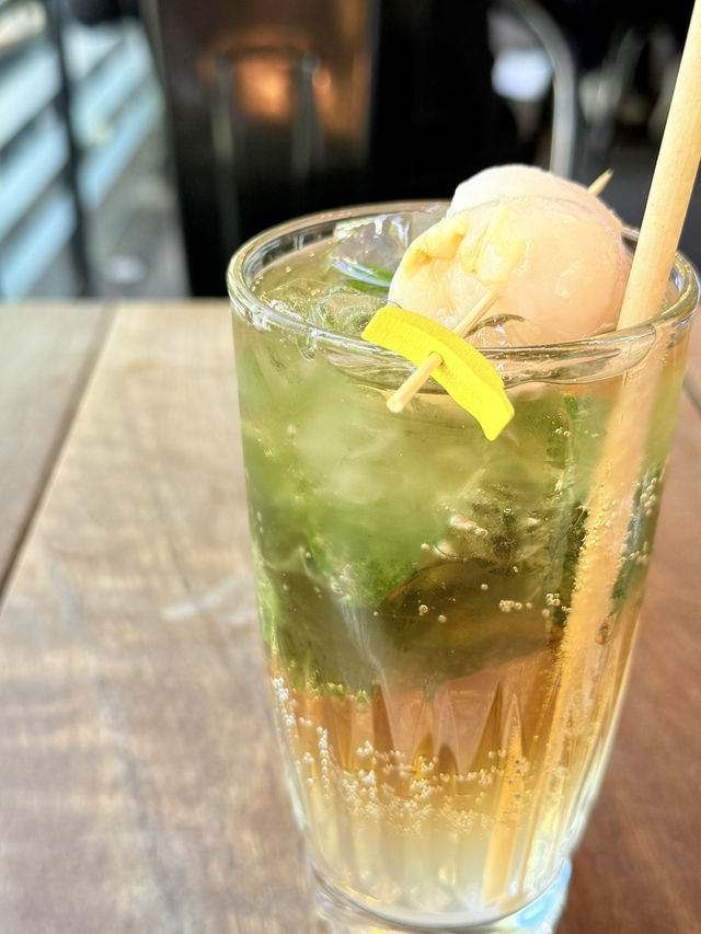 想像以上の大きさオーストラリア名物『チキンパルメジャーノ』