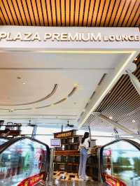 Relax in Elegance: Plaza Premium Lounge KLIA – Your Gateway to Comfort! ✨
