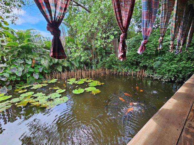 เรือมอญ ริมสวน