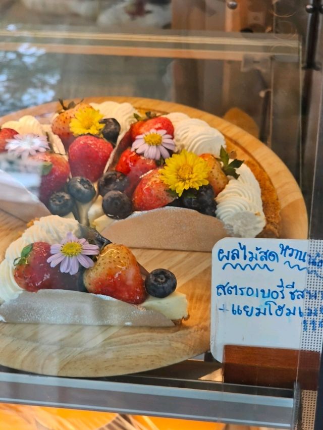 ต้นไม้และใบผัก คาเฟ่ | อัมพวา