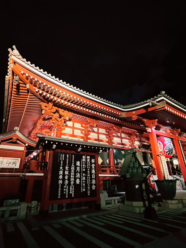 “Sensō-ji at Night: A Glowing Jewel of Tokyo’s Heritage”