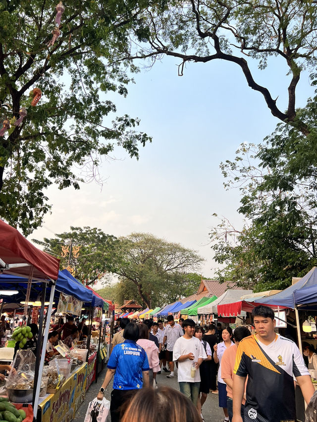ถนนคนเดินลำพูนทำอะไรดี😍