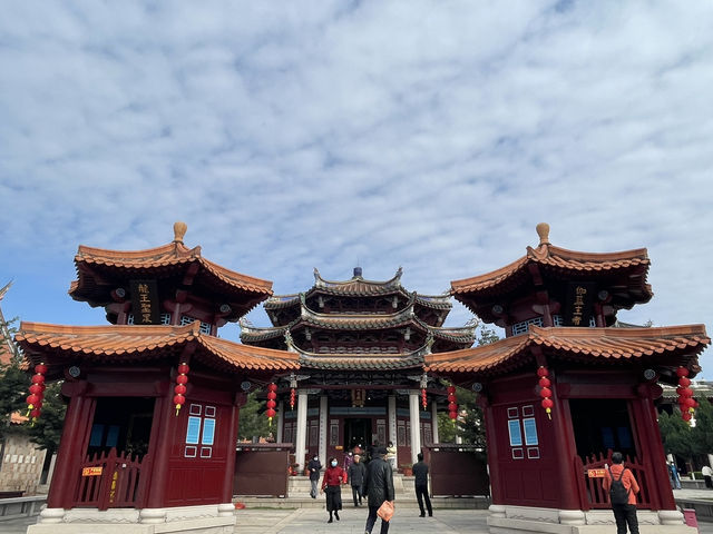 🕍 **【泉州承天寺：鬧市中的禪意淨土】** 🌿  