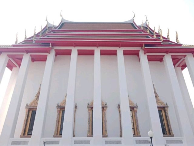 กราบ🙏พระพุทธไตรรัตนนายกวัดกัลยาณมิตร
