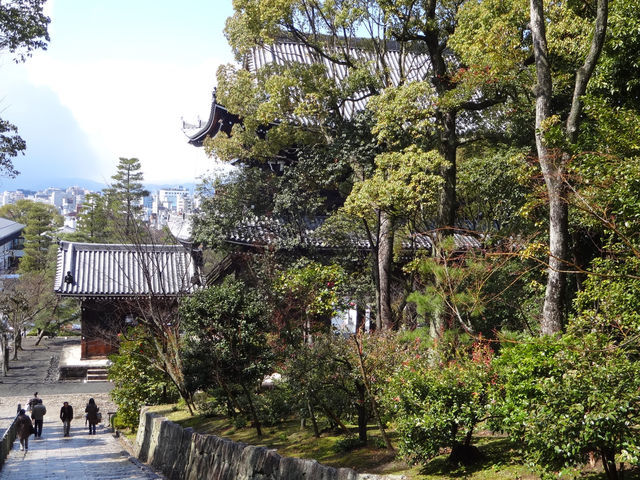 知恩院：京都の中心で心洗われるひととき