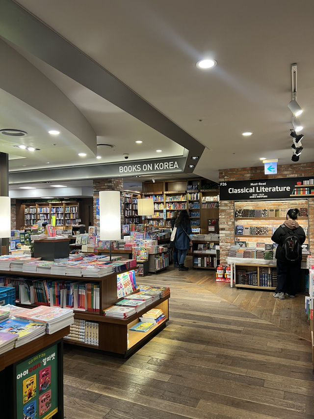 Kyobo Book Centre Gwanghwamun (교보문고 광화문점) 