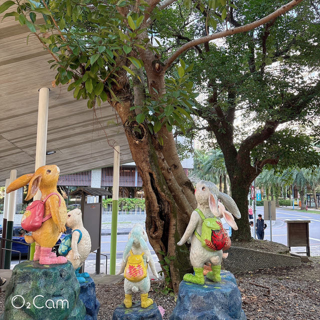 宜蘭 礁溪溫泉公園❤️超可愛兔兔陪妳賣萌 還有免費泡腳池可以鬆一下