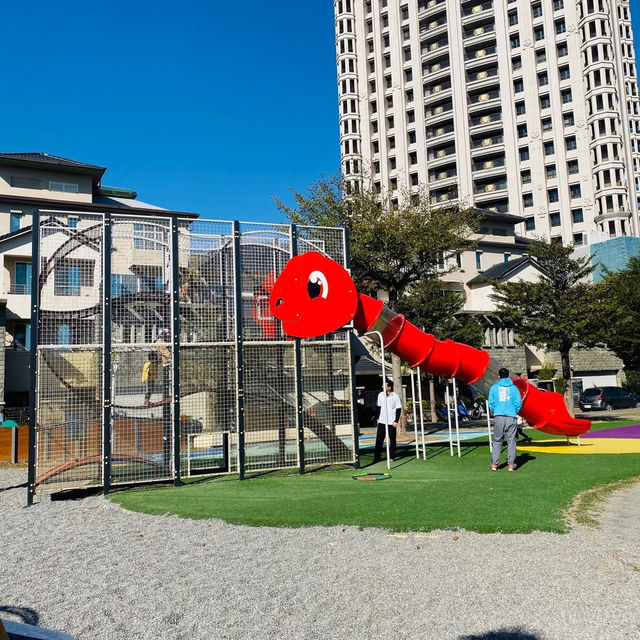 台南特色公園 頂美公園✨暖暖蛇造型超吸睛💗挑戰又不失童趣的全齡公園喲！