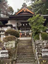 群馬県みなかみ町の「三峯神社」—垂れ耳の狛犬が迎える癒しの社