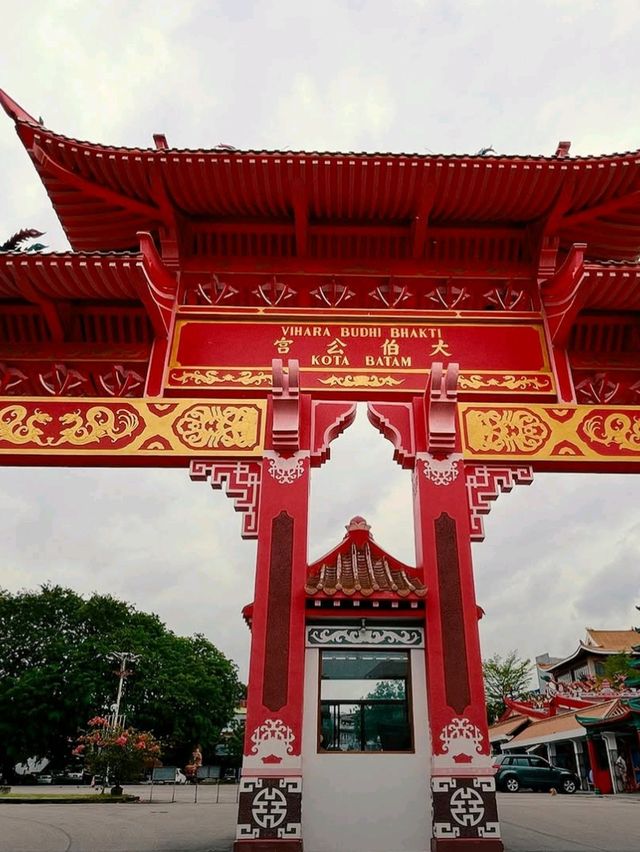 🗺️ Beyond the Ferry: Discover the Colorful Charms of Batam City! 🌆✨