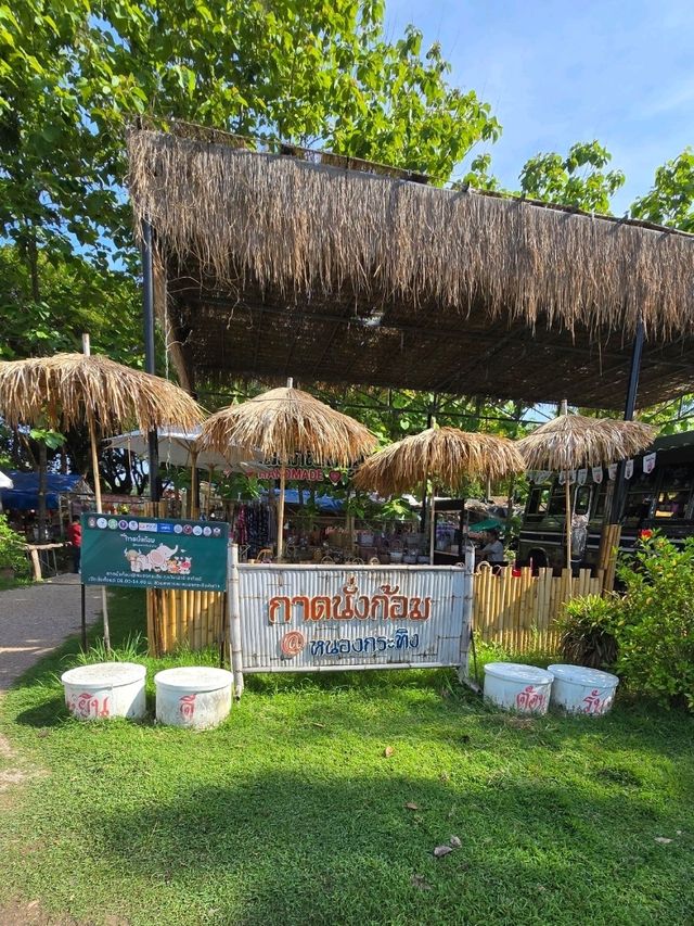 กาดนั่งก่อม@หนองกระทิง ตลาดเช้าสุดชิลล์ ในลำปาง